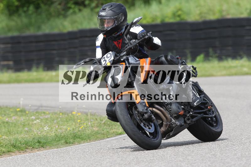 Archiv-2025/10 23.04.2025 Cornu Master School ADR/rot-rouge/39